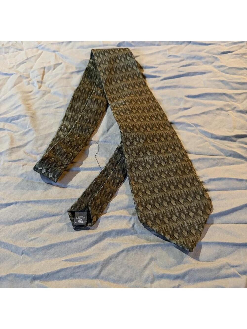 Savile Row Men's Silk Tie with Geometric Pattern